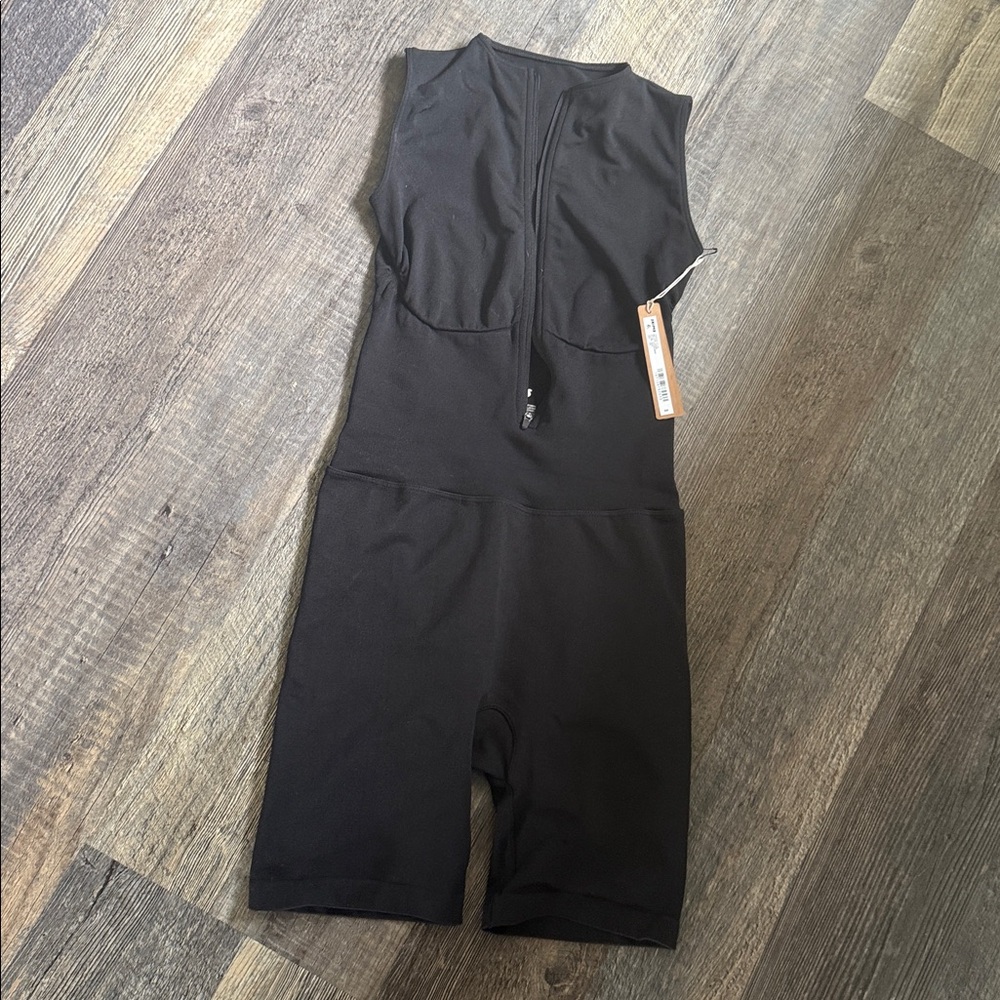 Skims Mid Thigh Romper Onesie - Picture 5 of 10